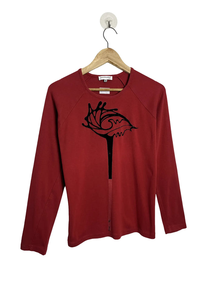 T-shirt homme Pierre Talamon Paris rouge motif abstrait noir, 100% coton, manches raglan longues, col rond, taille S, vue de face