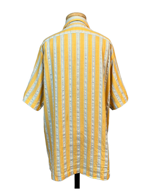Dos de la chemise homme Lacoste vintage rayures moutarde et bleu ciel, coupe droite taille L
