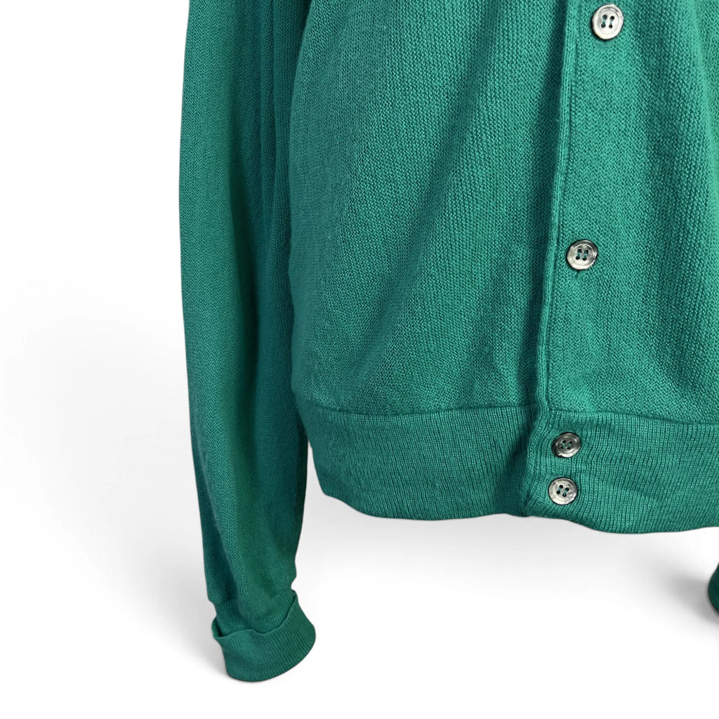 Détail bas côtelé et poignet du cardigan homme Izod Lacoste vert, taille L