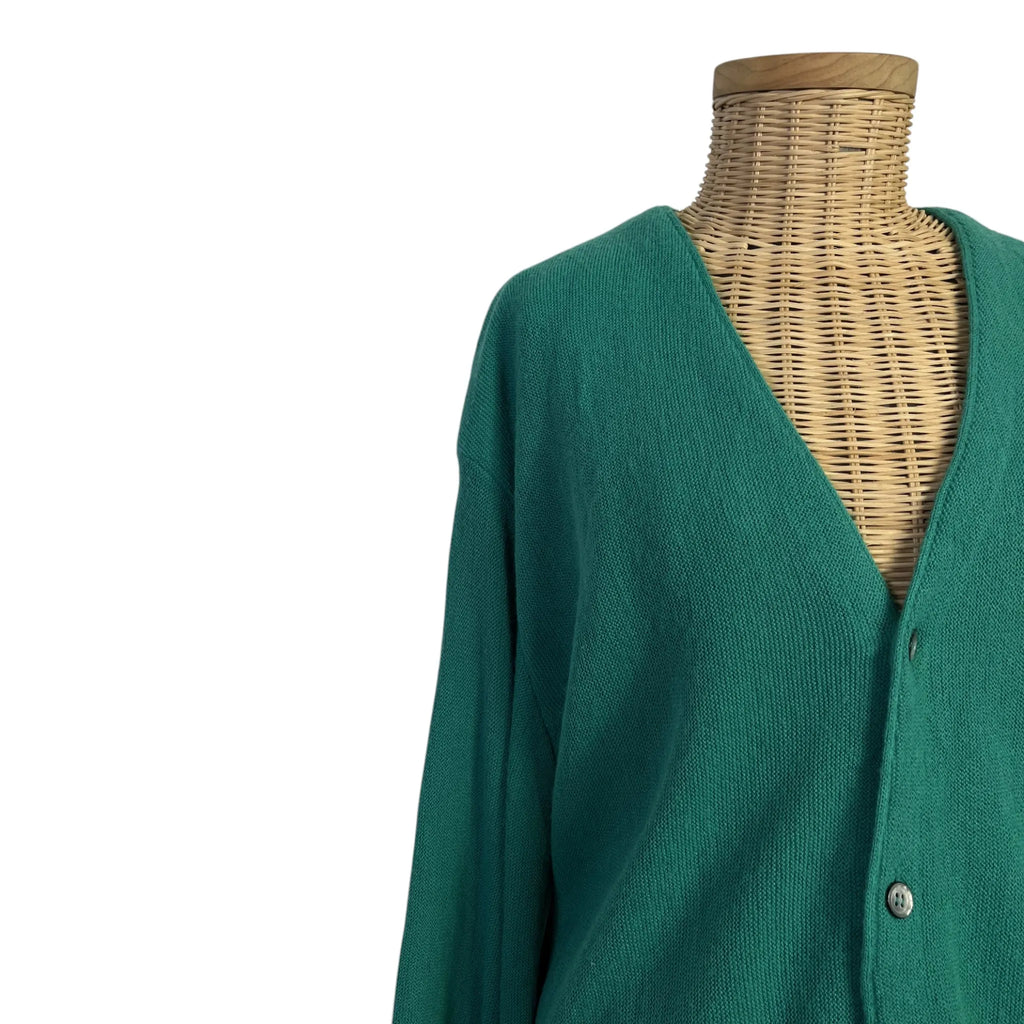 Cardigan homme Izod Lacoste vintage vert, col V, taille L, vue de trois-quarts