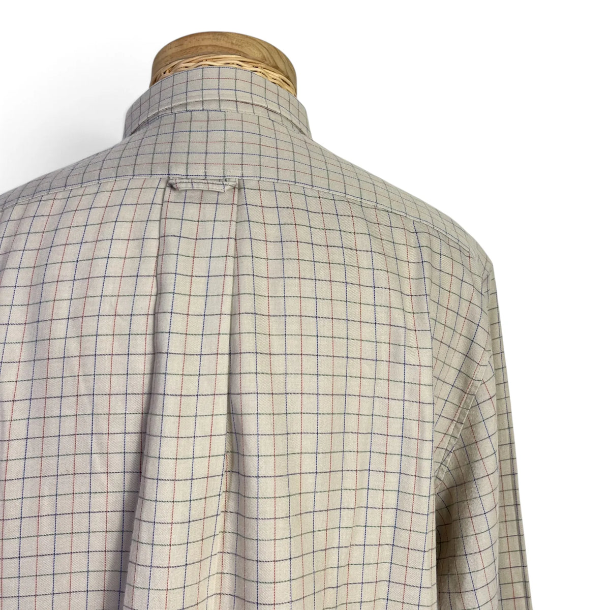 Détail passant et col au dos de la chemise homme Cacharel beige à carreaux, taille S