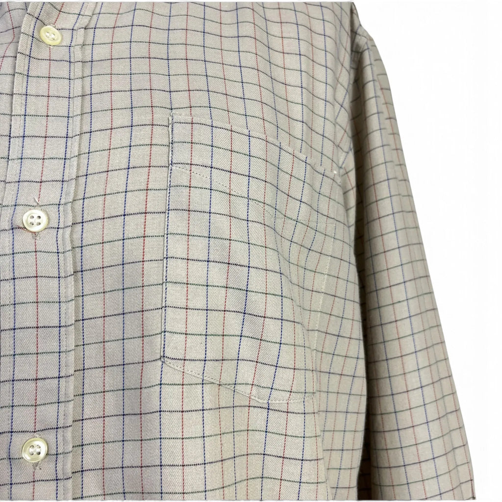 Détail poche poitrine de la chemise homme Cacharel beige à carreaux, taille S