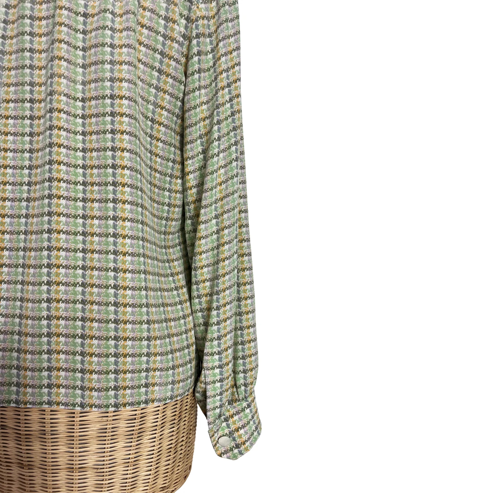 Détail bas du vêtement et manche vue de dos du chemisier femme Céline soie carreaux pastel, taille 40