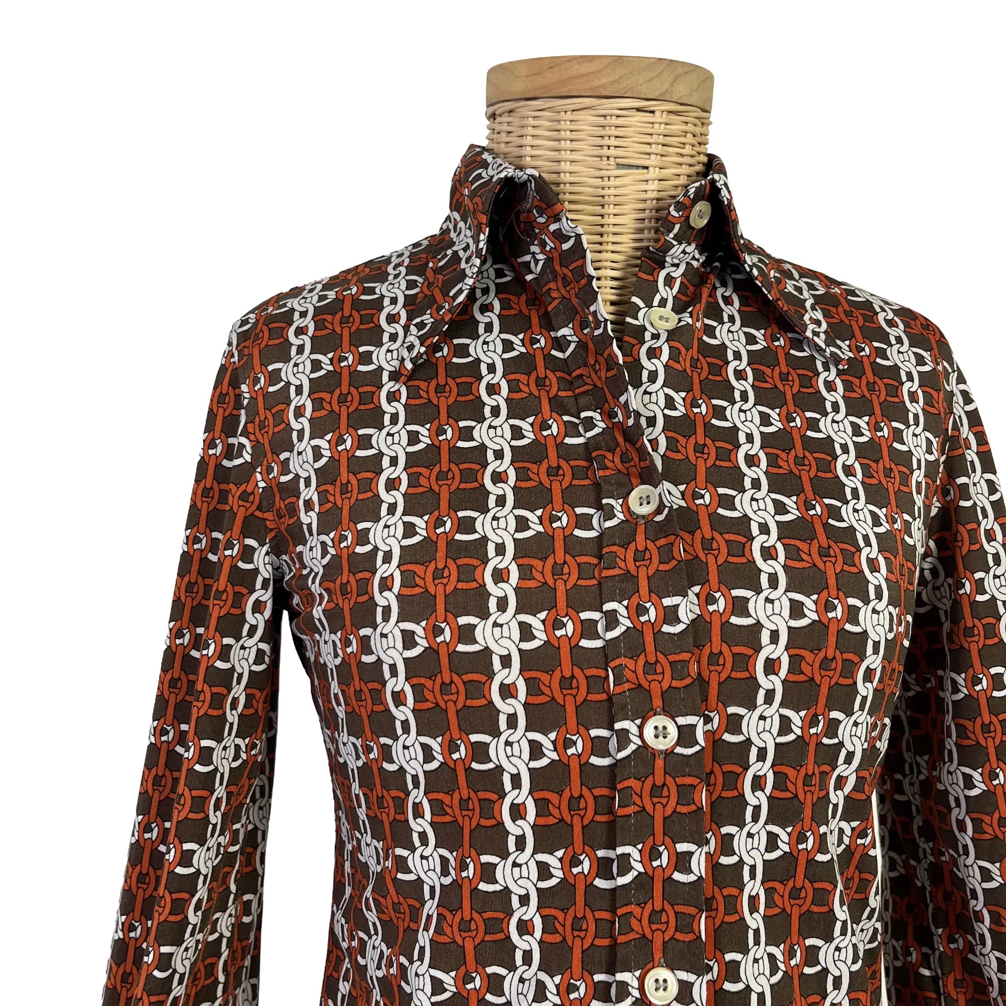 Détail épaule et col du chemisier femme Nina Ricci marron à motifs, taille 36