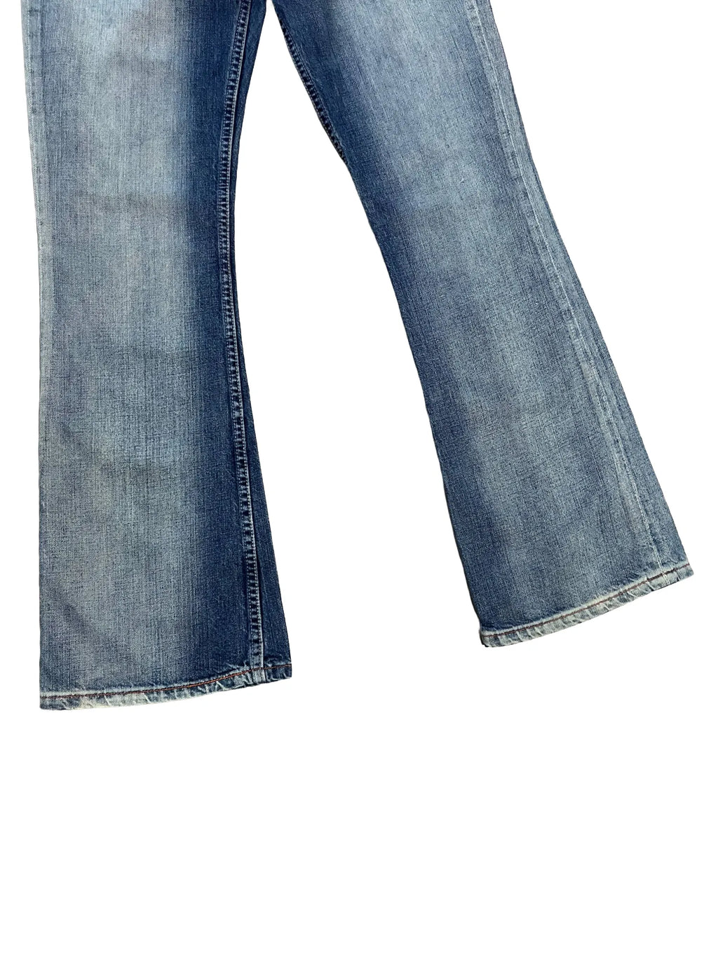 Détail bas évasé bootcut du jean femme Levi's 529 bleu clair vintage W30 L32 taille 40