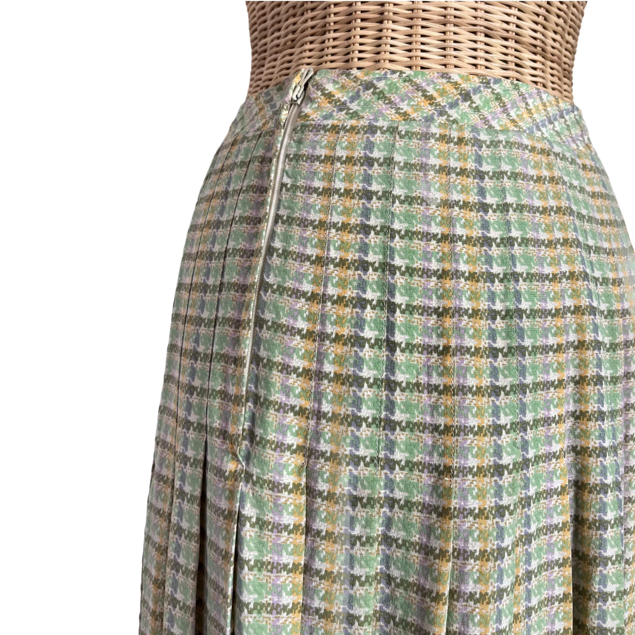 Détail fermeture zip de la jupe femme Céline soie plissée, taille 40