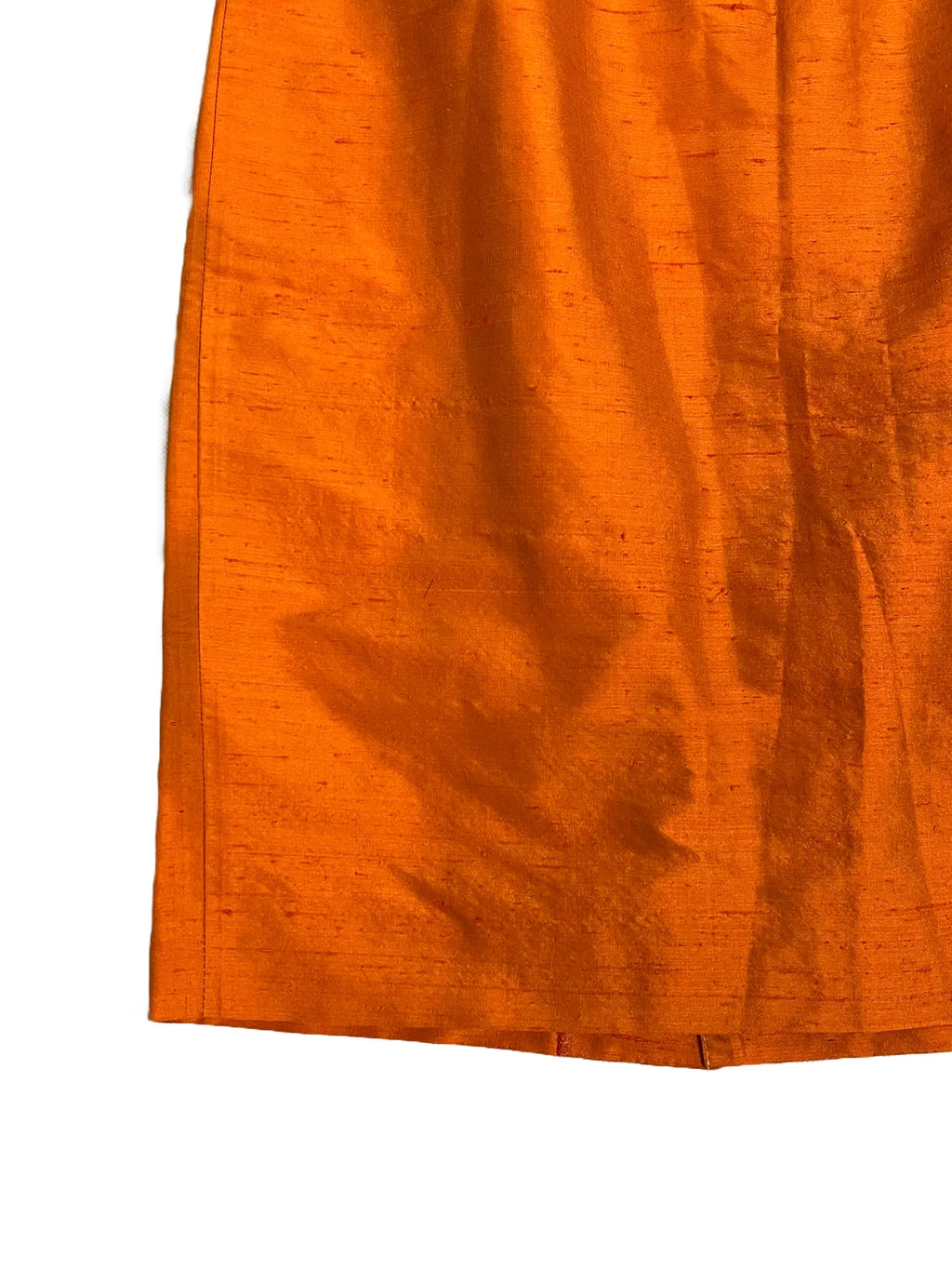 Détail couture de la jupe femme Renato Nucci orange soie, taille 38/40
