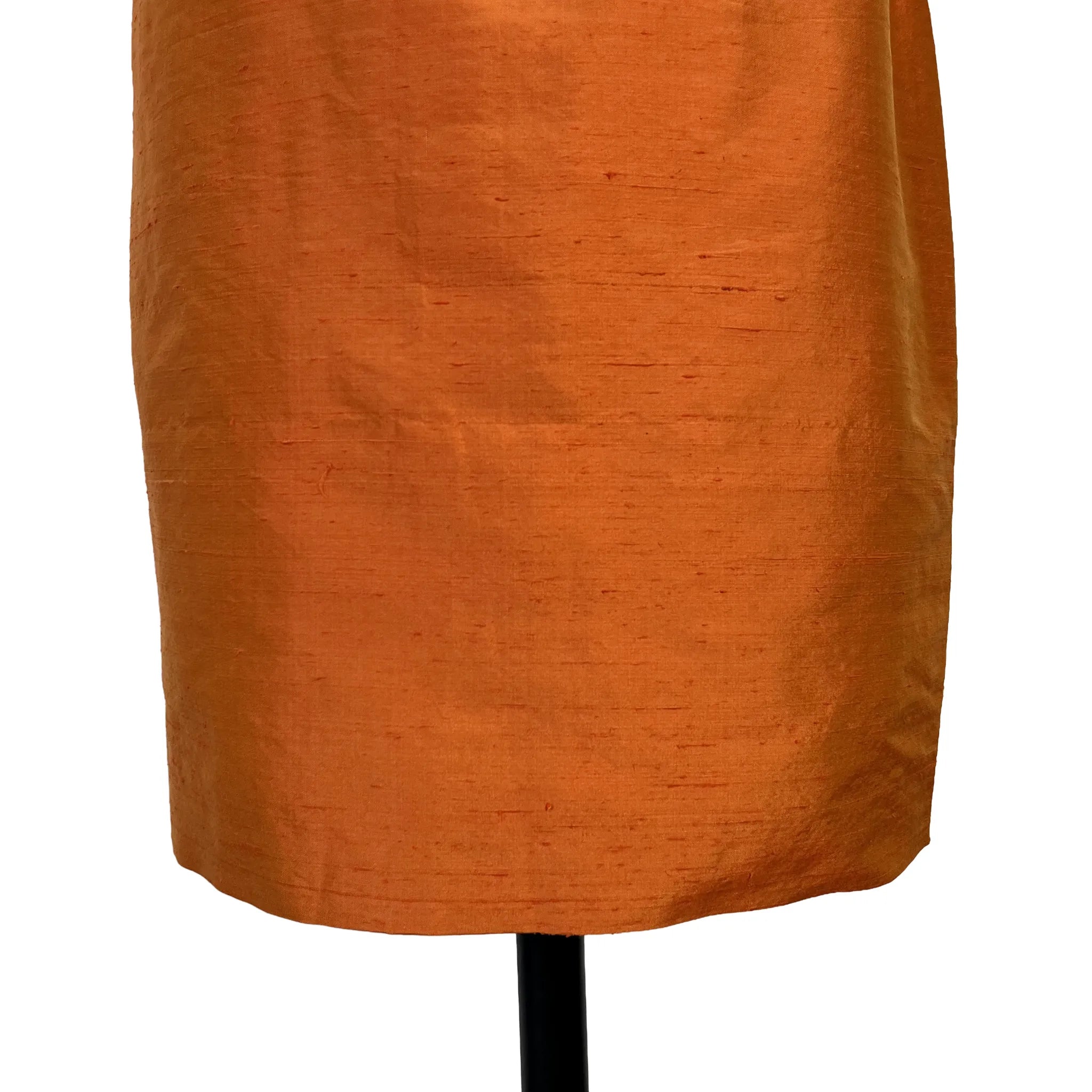 Détail bas de la jupe femme Renato Nucci orange soie, taille 38/40