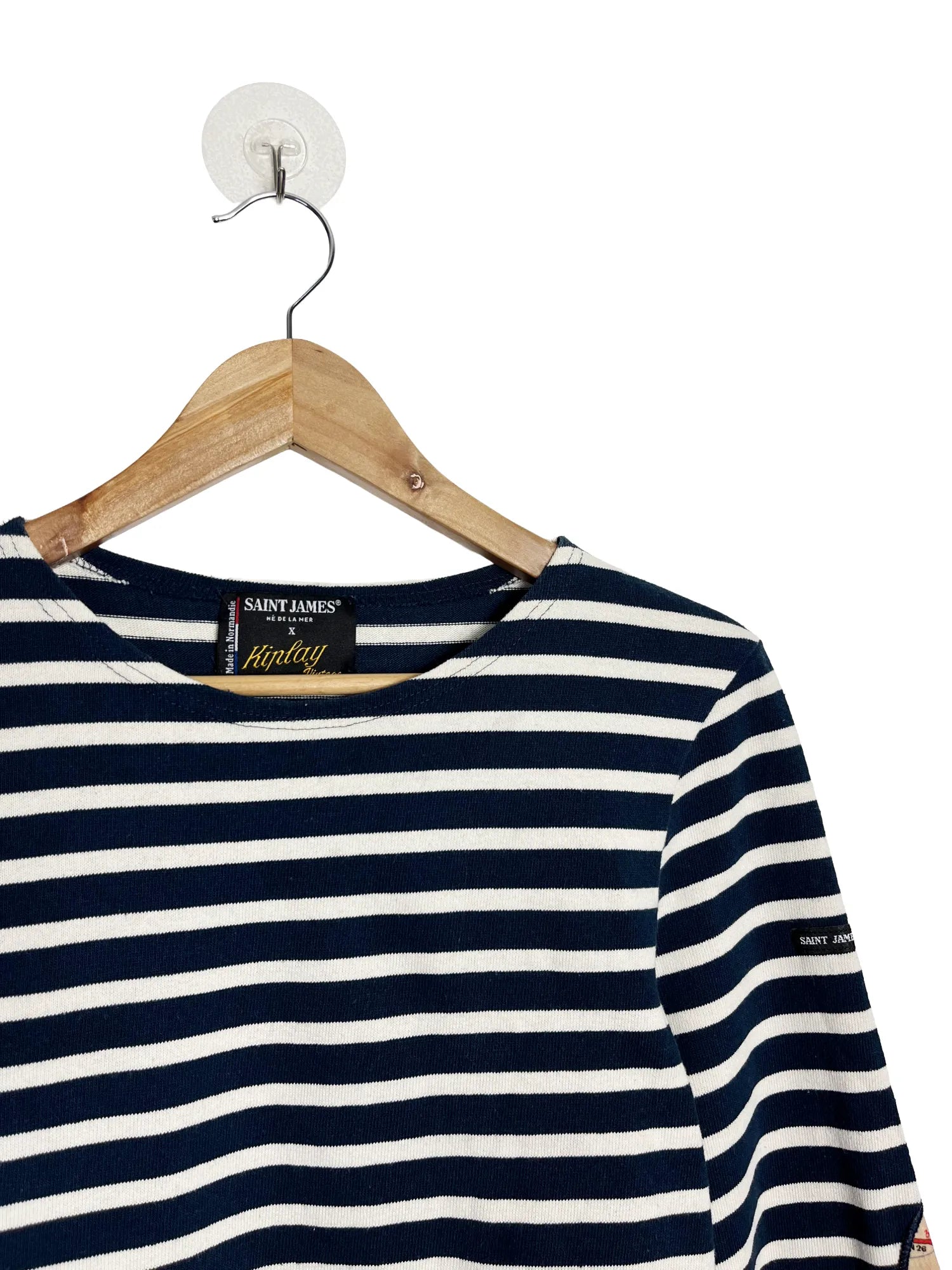 Détail col bateau et rayures de la marinière femme Saint James x Kiplay bleu marine taille 36