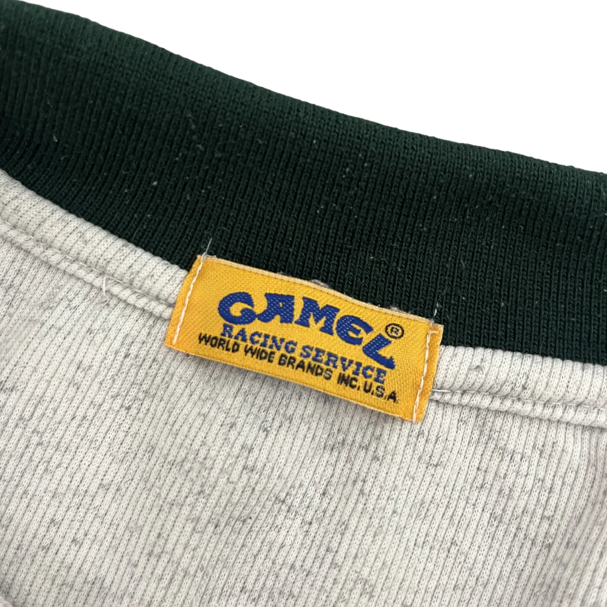 Détail intérieur du col du polo homme Camel blanc chiné, taille L