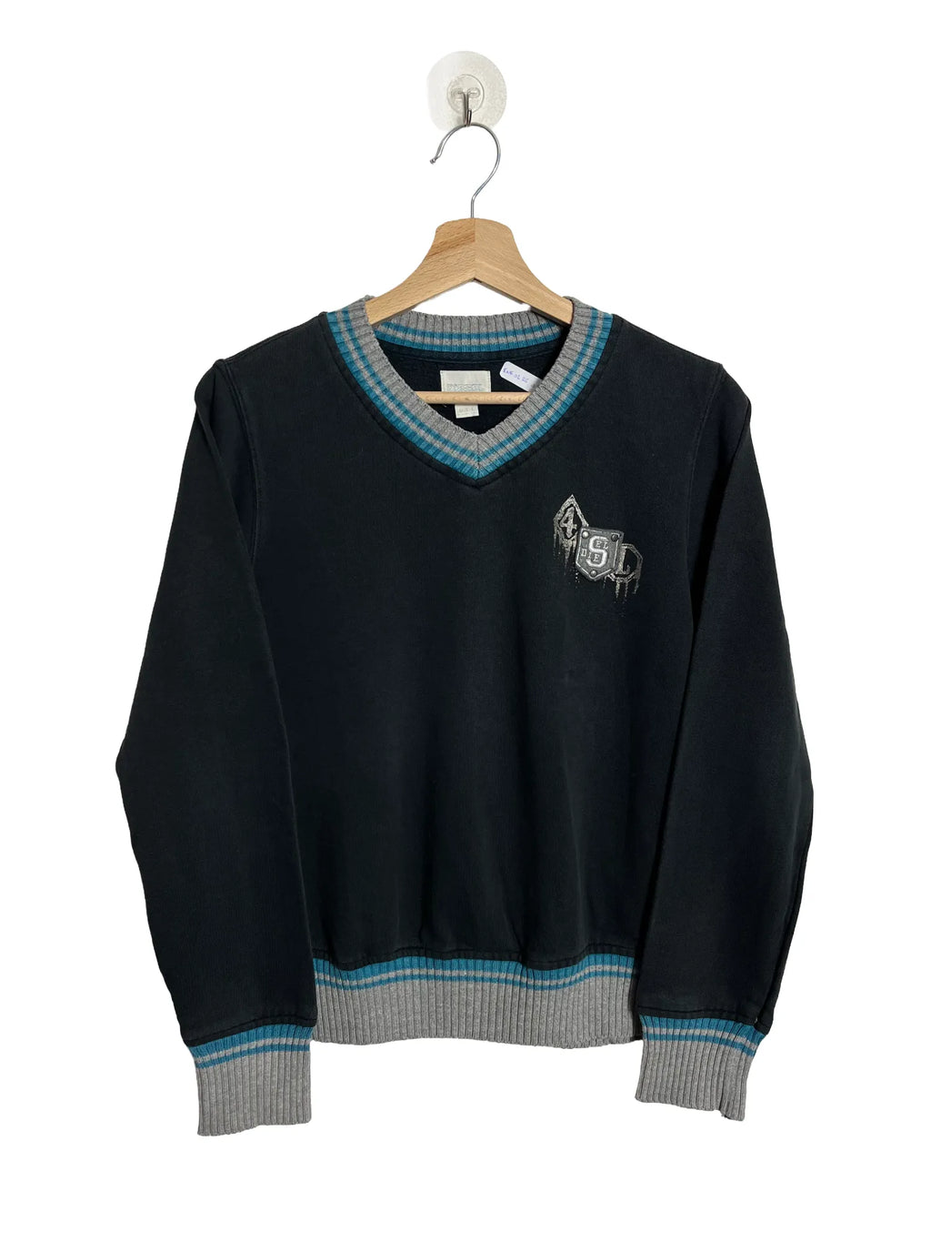Pull femme Diesel vintage noir col V, logo cœur, col et manches bi-colore, taille 36, vue de face