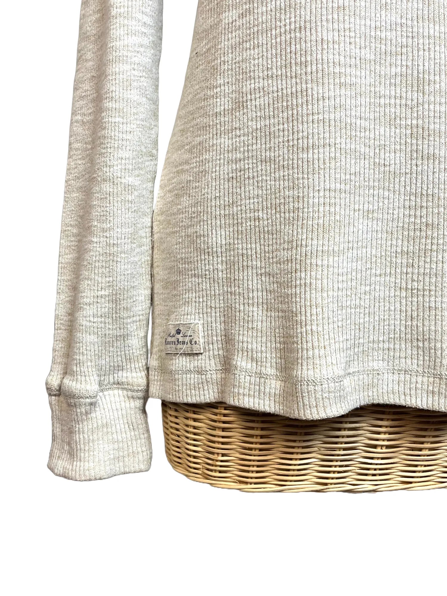 Détail étiquette Ralph Lauren sur pull léger femme blanc crème 83% coton taille 40