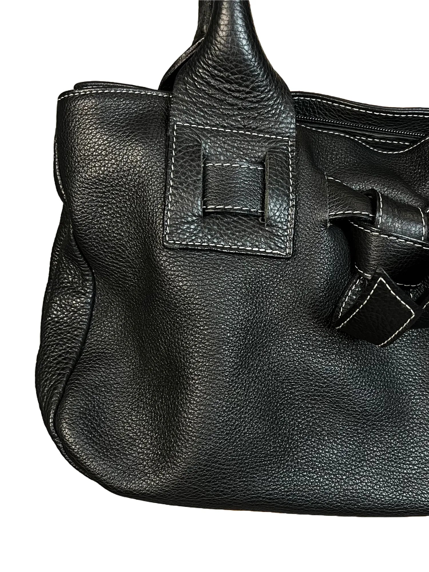 Détail cuir souple et patine vintage du sac à main noir 100% cuir véritable