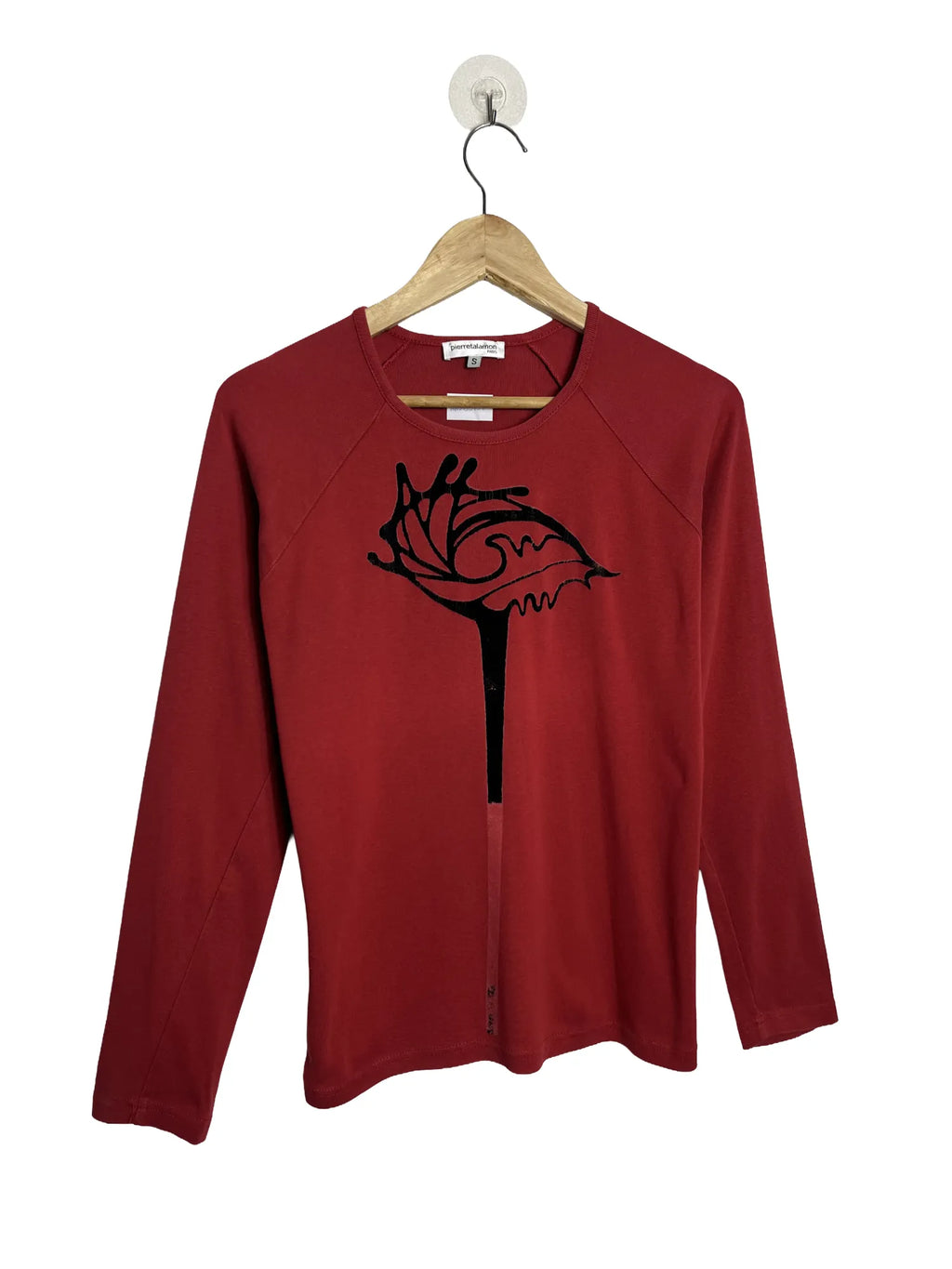 T-shirt homme Pierre Talamon Paris rouge motif abstrait noir, 100% coton, manches raglan longues, col rond, taille S, vue de face