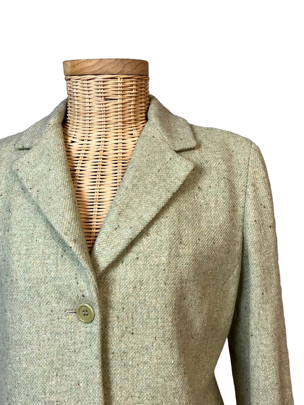 Détail fermeture 2 boutons de la veste femme Gérard Darel verte laine cintrée taille 40