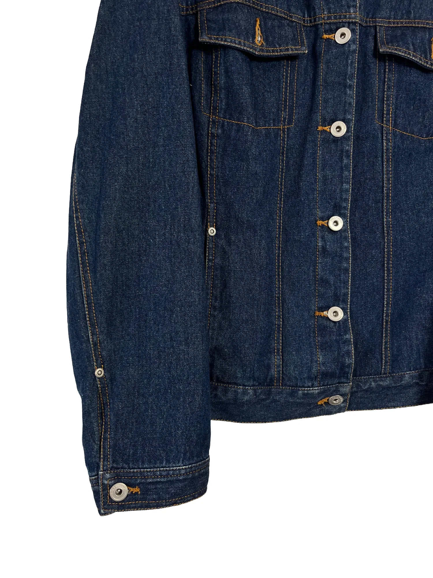 Détail étiquette Dollywood sur veste en jean bleu marine vintage taille 44