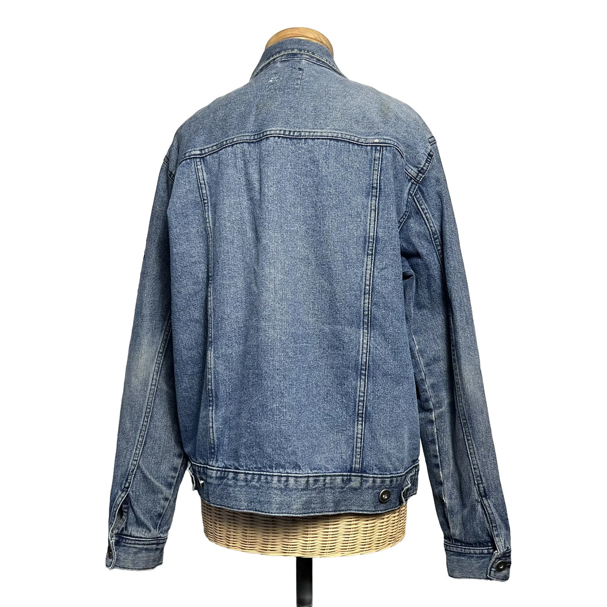 Dos de la veste en jean Keith Haring sur mannequin