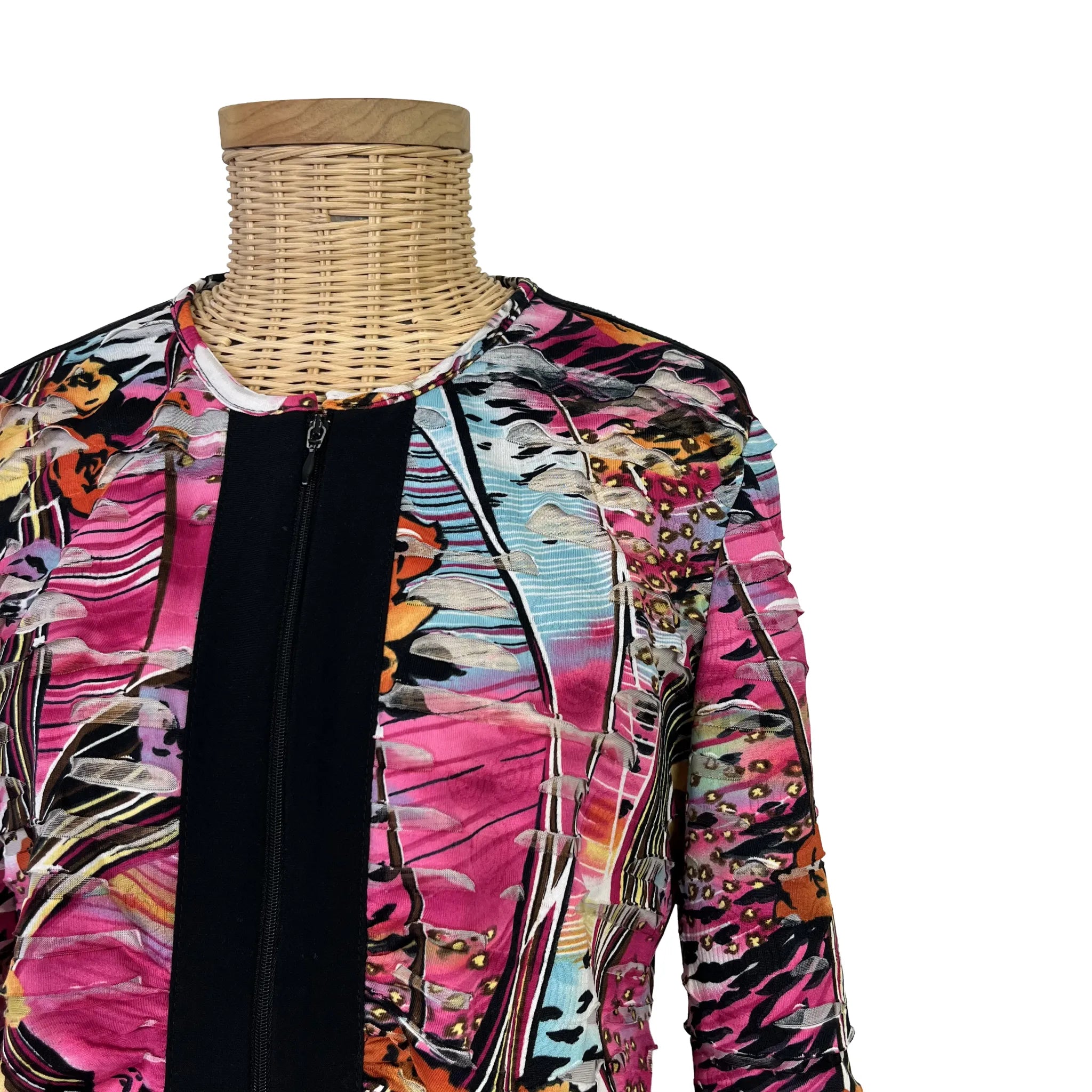 Détail épaule et col de la veste légère femme Joseph Ribkoff, taille 40/42